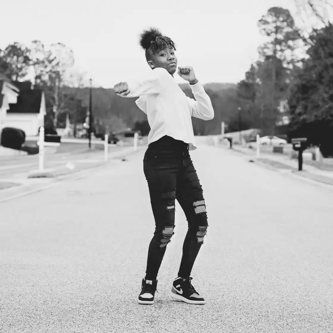 Jalaiah Harmon dancing the Renegade
